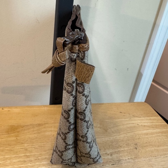 Gucci Brown Toiletry Bag with Monogram Design - Picture 4 of 13